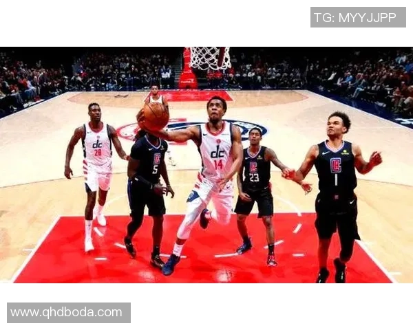 雷霆与爵士季后赛激战回顾四月十九日的精彩瞬间与关键时刻分析